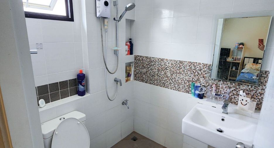 For sale 2 bedrooms townhouse in Phra Samut Chedi, Samut Prakan