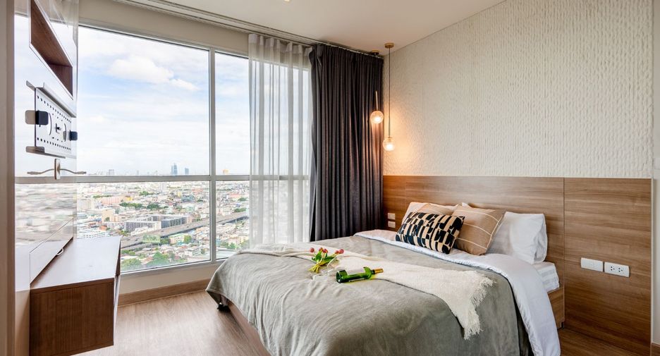For sale 3 bedrooms condo in Sathon, Bangkok
