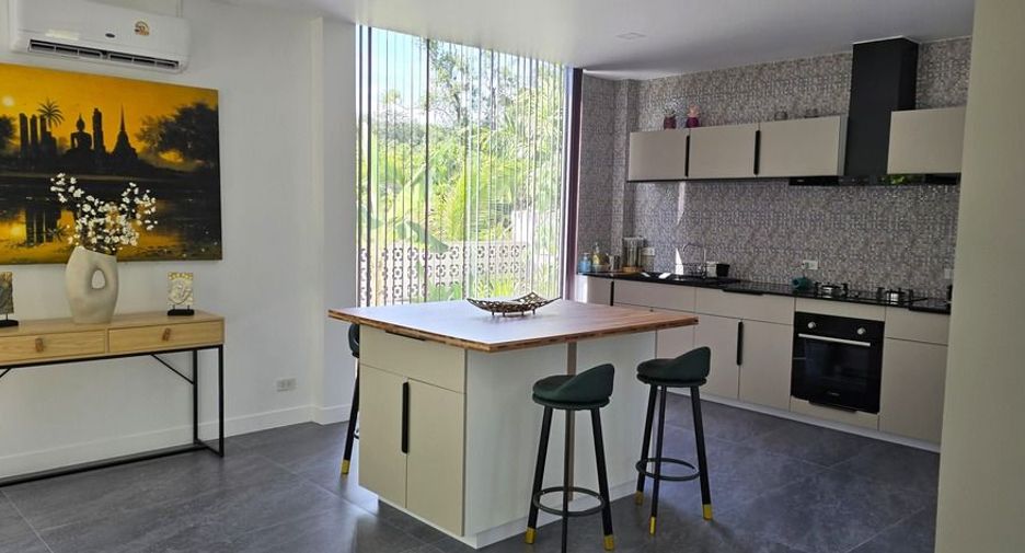 For rent 4 bedrooms house in Mueang Krabi, Krabi