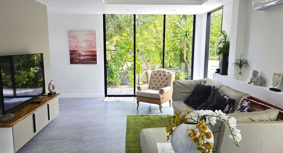 For rent 4 bedrooms house in Mueang Krabi, Krabi