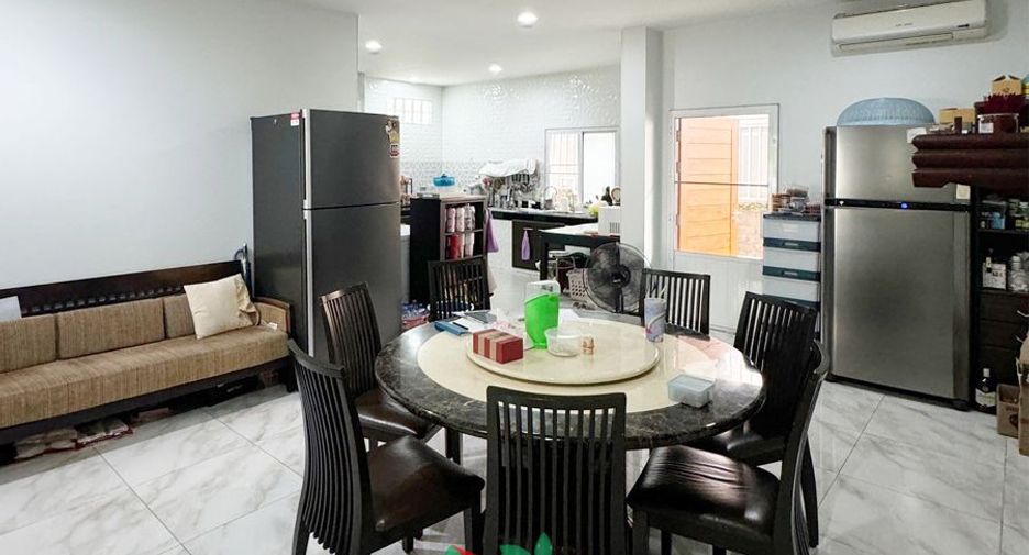 Casa en venta de 6 habitaciones en Bang Khae, Bangkok