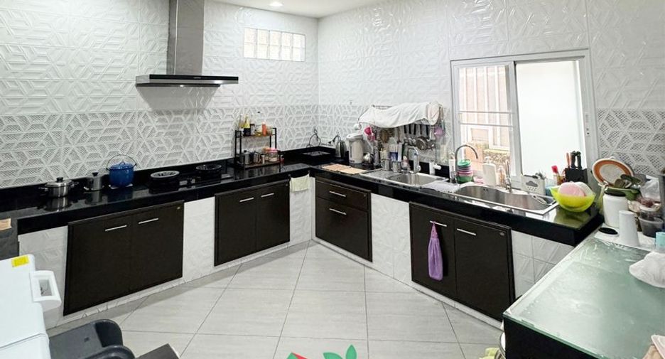Casa en venta de 6 habitaciones en Bang Khae, Bangkok