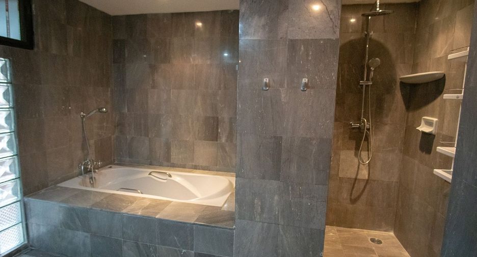 For rent 3 ベッドルーム apartment in Khlong Toei, Bangkok