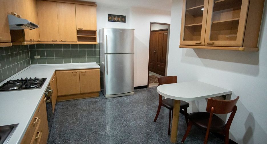 For rent 3 ベッドルーム apartment in Khlong Toei, Bangkok