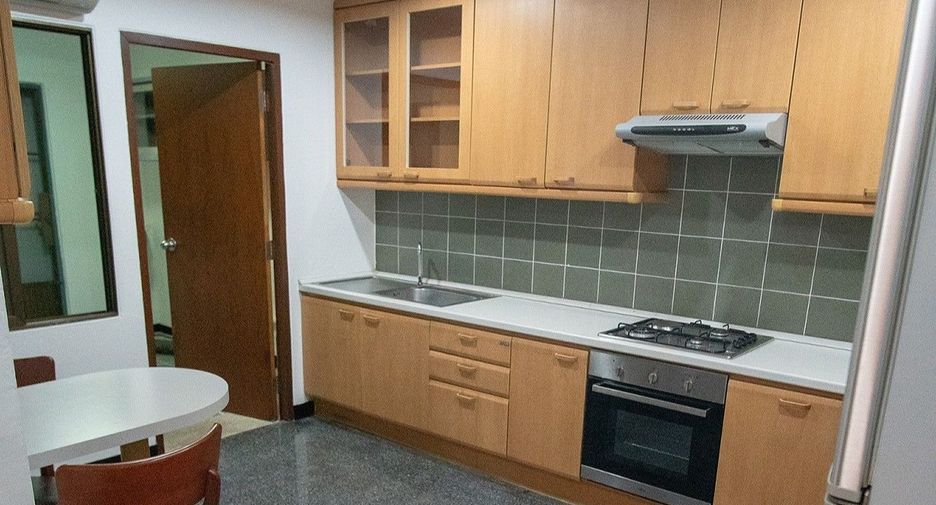 For rent 3 ベッドルーム apartment in Khlong Toei, Bangkok
