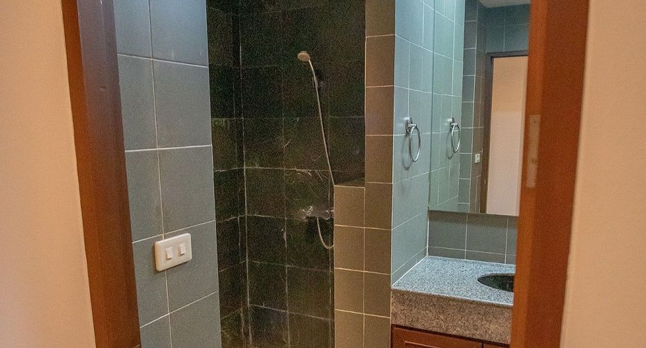 For rent 3 ベッドルーム apartment in Khlong Toei, Bangkok