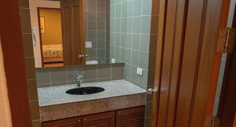 For rent 3 ベッドルーム apartment in Khlong Toei, Bangkok