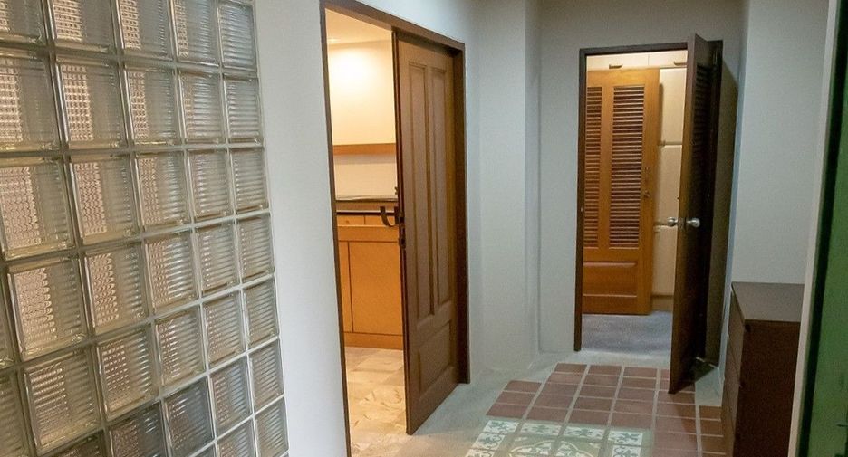 For rent 3 ベッドルーム apartment in Khlong Toei, Bangkok