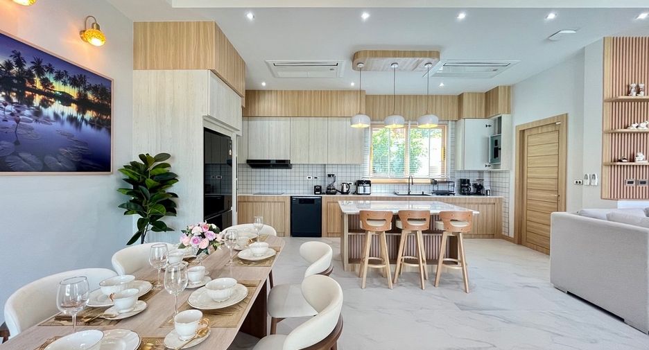 For sale 3 bedrooms villa in Mueang Krabi, Krabi
