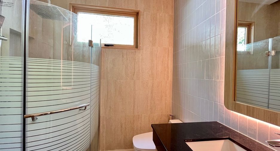 For sale 3 bedrooms villa in Mueang Krabi, Krabi