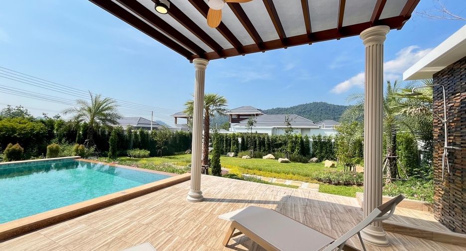 For sale 3 bedrooms villa in Mueang Krabi, Krabi
