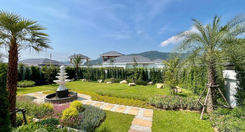 For sale 3 bedrooms villa in Mueang Krabi, Krabi