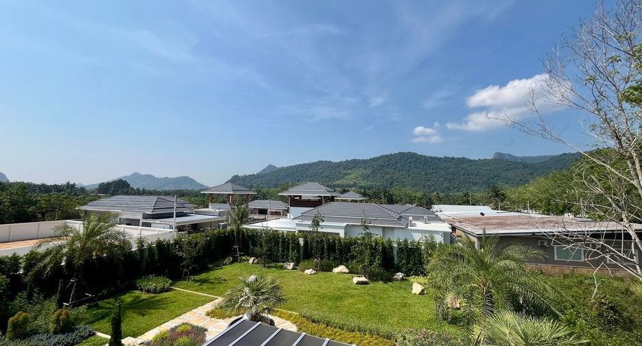 For sale 3 bedrooms villa in Mueang Krabi, Krabi