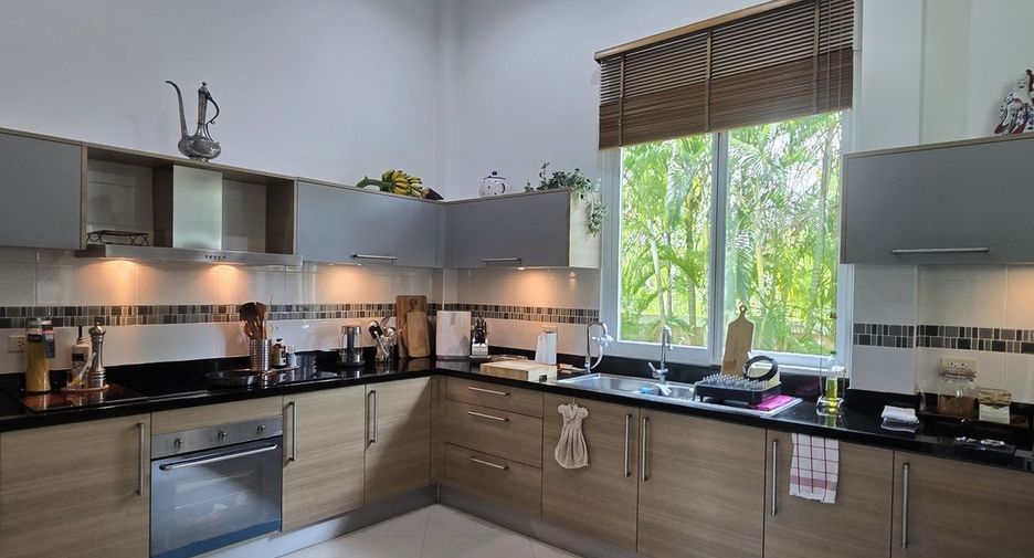 Haus zum Kauf mit 4 Zimmer in Bang Lamung, Chonburi
