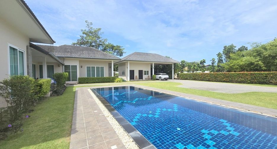 Haus zum Kauf mit 4 Zimmer in Bang Lamung, Chonburi