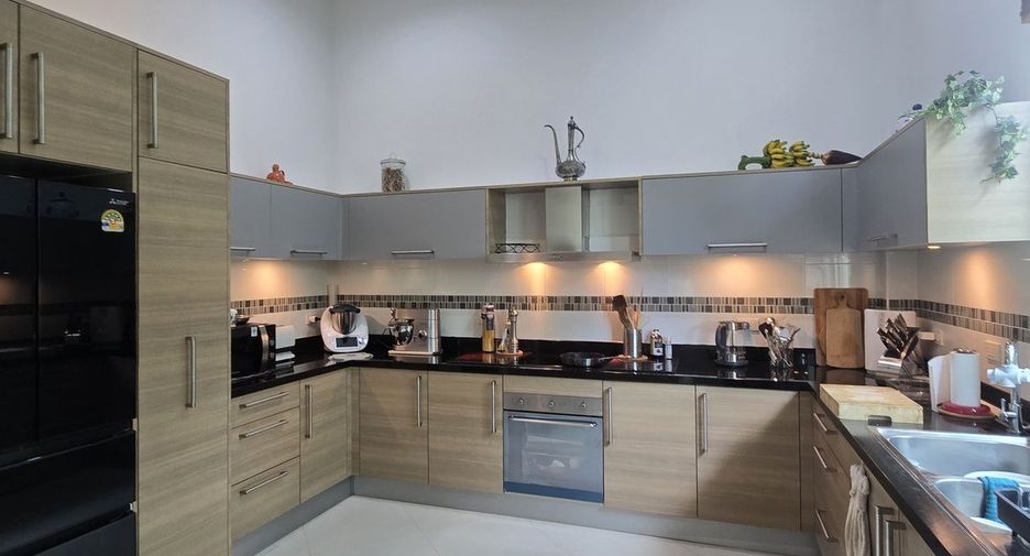 Haus zum Kauf mit 4 Zimmer in Bang Lamung, Chonburi