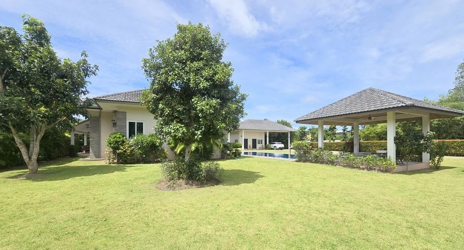 Haus zum Kauf mit 4 Zimmer in Bang Lamung, Chonburi