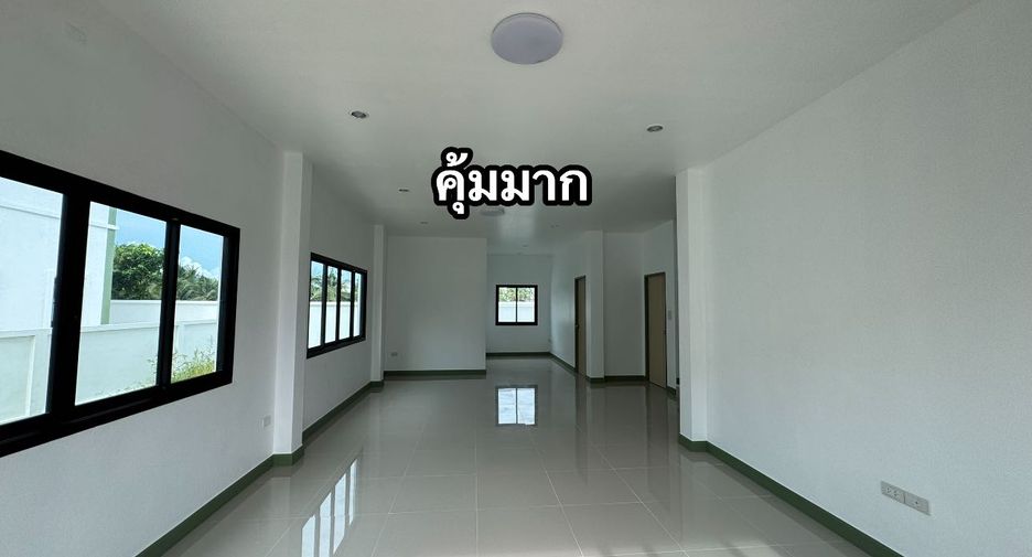 For sale 5 bedrooms townhouse in Krathum Baen, Samut Sakhon