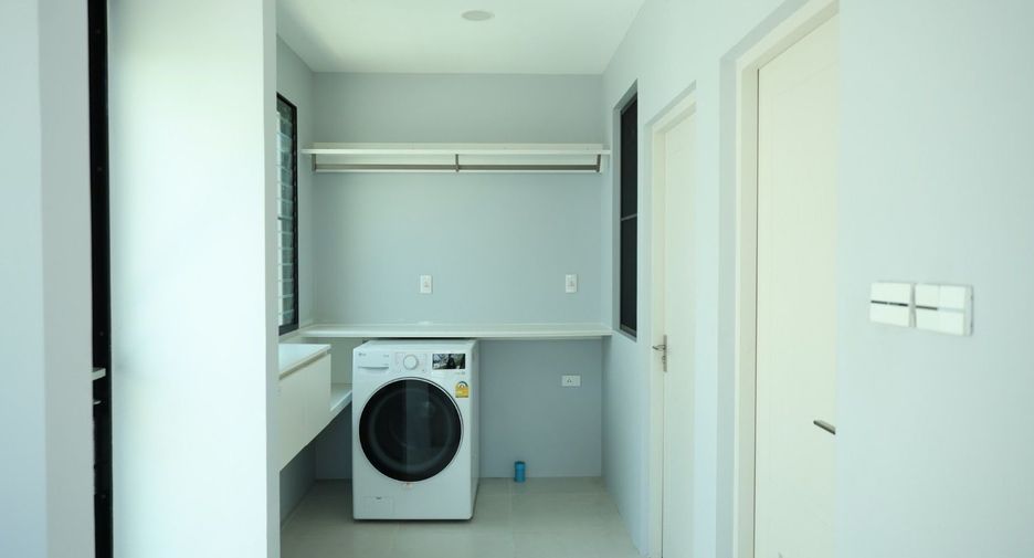 For rent and for sale 5 bedrooms house in Saphan Sung, Bangkok