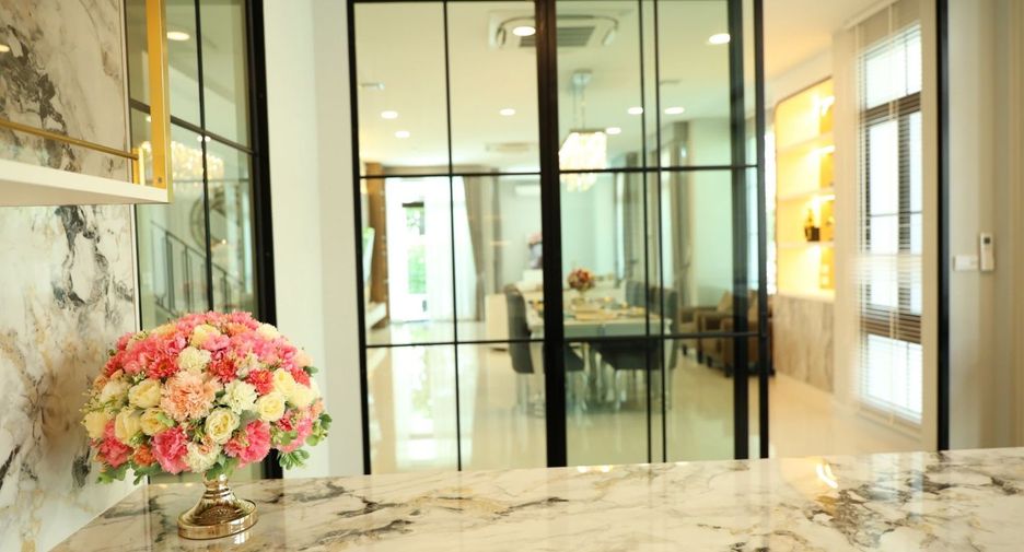 For rent and for sale 5 bedrooms house in Saphan Sung, Bangkok