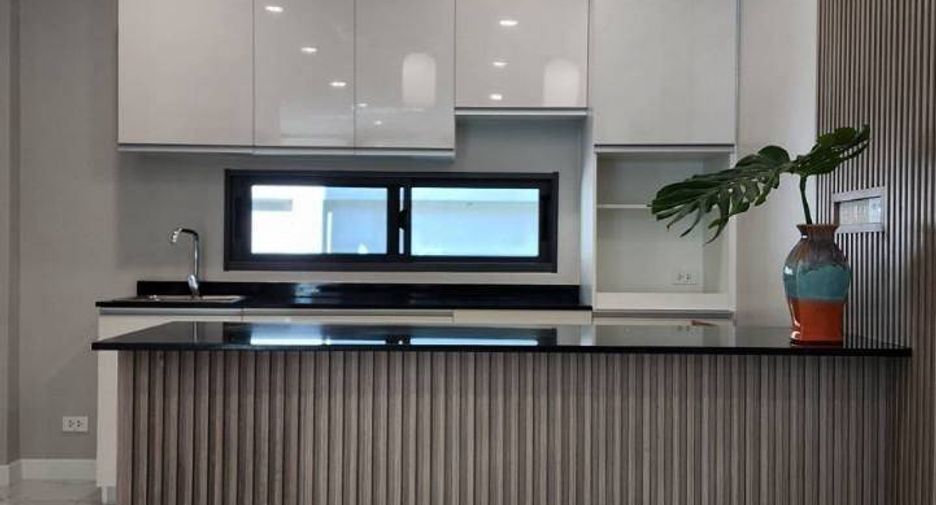 For sale 5 bedrooms villa in Hang Dong, Chiang Mai