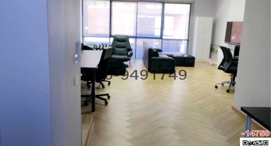 For sale 6 bedrooms retail Space in Phra Khanong, Bangkok