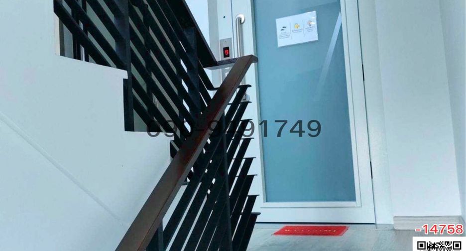 For sale 6 bedrooms retail Space in Phra Khanong, Bangkok