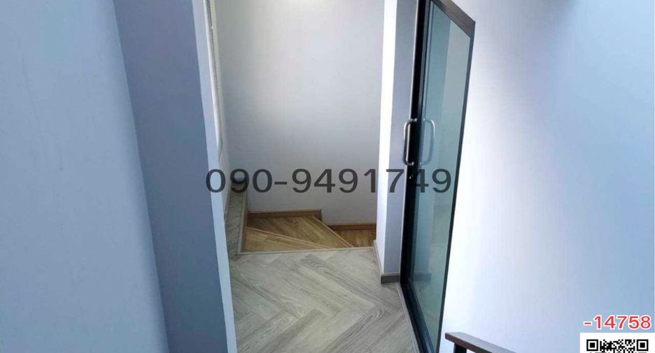 For sale 6 bedrooms retail Space in Phra Khanong, Bangkok