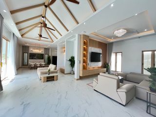 For sale 3 bedrooms villa in Mueang Krabi, Krabi