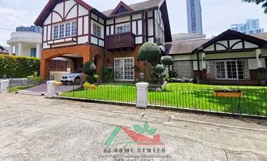 Casa en venta de 4 habitaciones en Phra Khanong, Bangkok