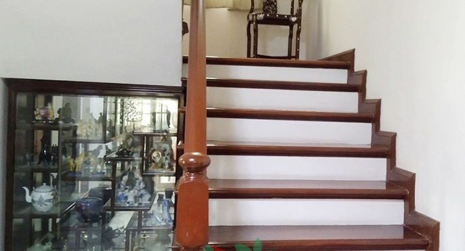 For sale 4 bedrooms house in Phra Khanong, Bangkok