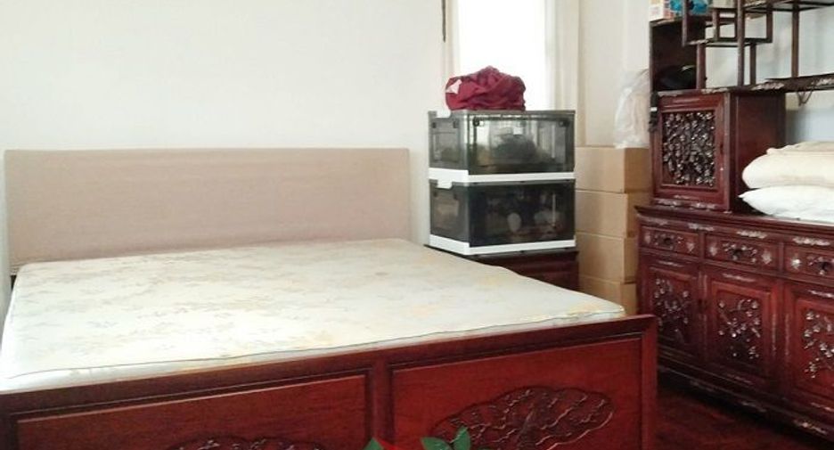 For sale 4 bedrooms house in Phra Khanong, Bangkok