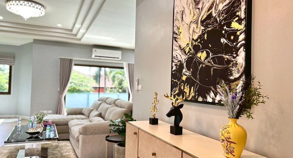 For sale 3 ベッドルーム villa in Sattahip, Chonburi
