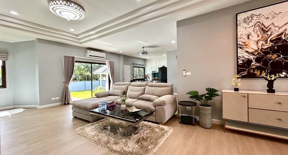 For sale 3 ベッドルーム villa in Sattahip, Chonburi