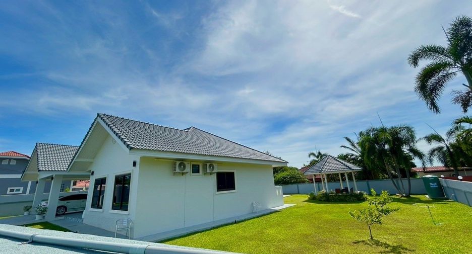 For sale 3 ベッドルーム villa in Sattahip, Chonburi