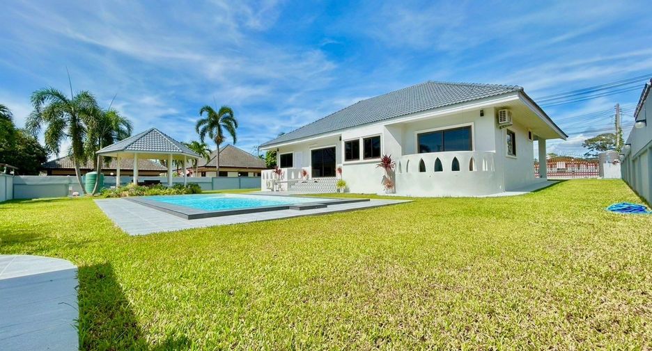 For sale 3 ベッドルーム villa in Sattahip, Chonburi