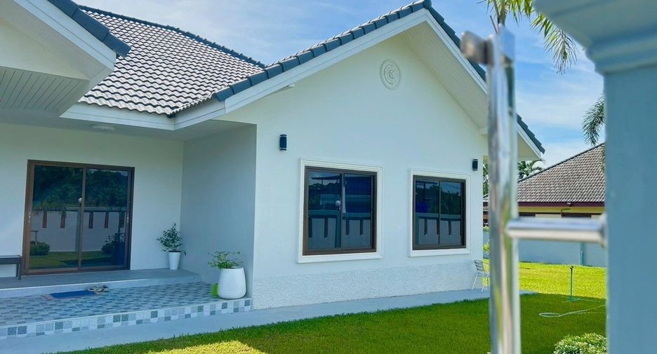 For sale 3 ベッドルーム villa in Sattahip, Chonburi