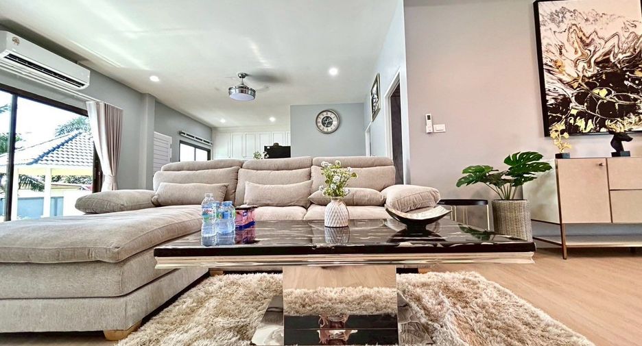 For sale 3 ベッドルーム villa in Sattahip, Chonburi