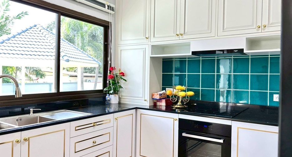 For sale 3 ベッドルーム villa in Sattahip, Chonburi
