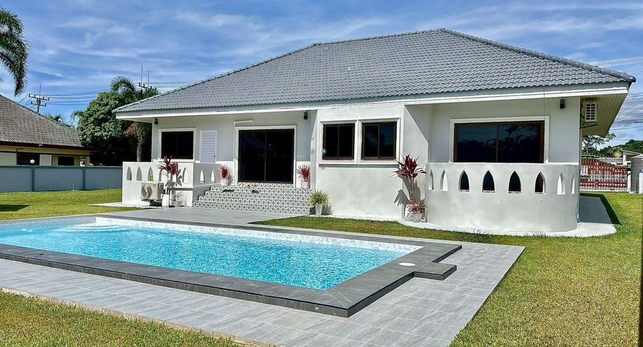 For sale 3 ベッドルーム villa in Sattahip, Chonburi