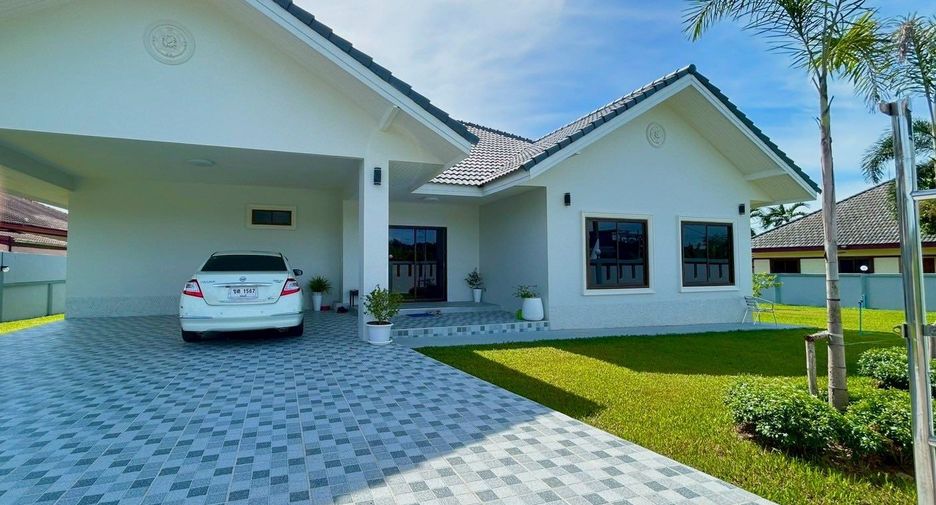 For sale 3 ベッドルーム villa in Sattahip, Chonburi