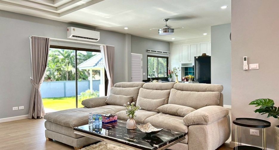 For sale 3 ベッドルーム villa in Sattahip, Chonburi