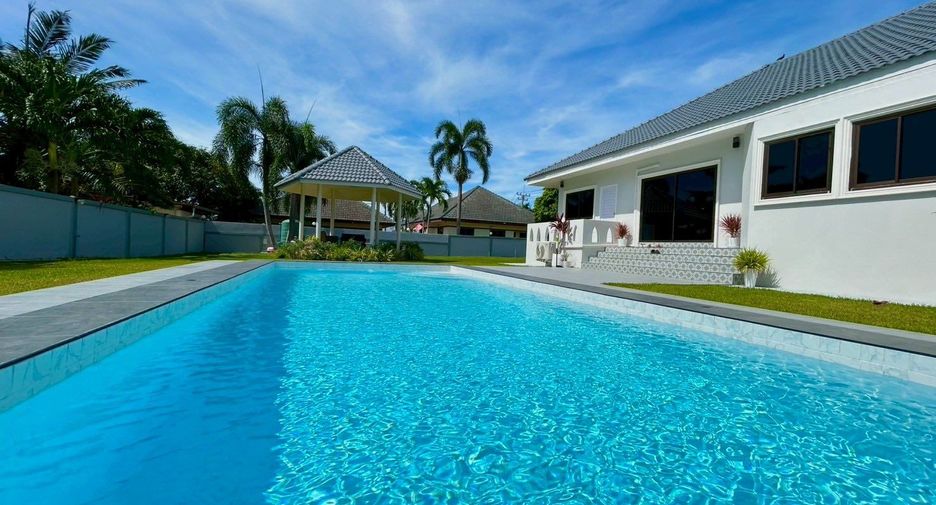 For sale 3 ベッドルーム villa in Sattahip, Chonburi