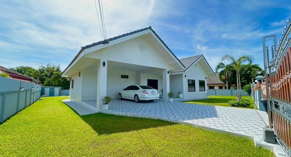 For sale 3 ベッドルーム villa in Sattahip, Chonburi