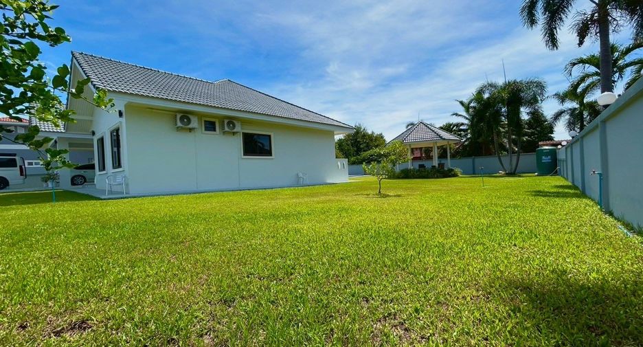 For sale 3 ベッドルーム villa in Sattahip, Chonburi