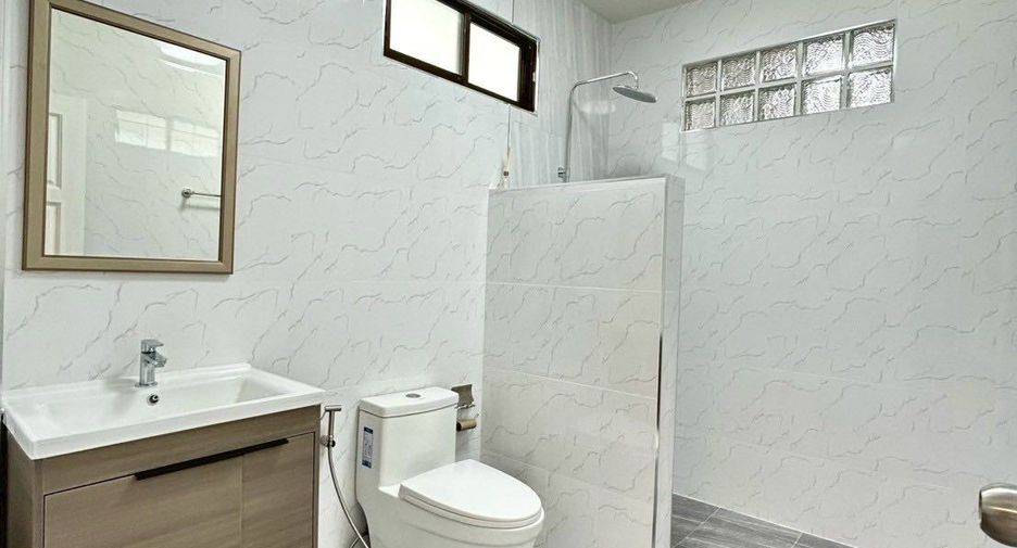 For sale 3 ベッドルーム villa in Sattahip, Chonburi