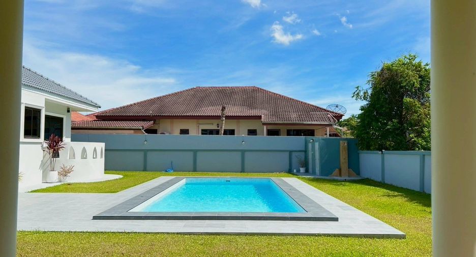 For sale 3 ベッドルーム villa in Sattahip, Chonburi