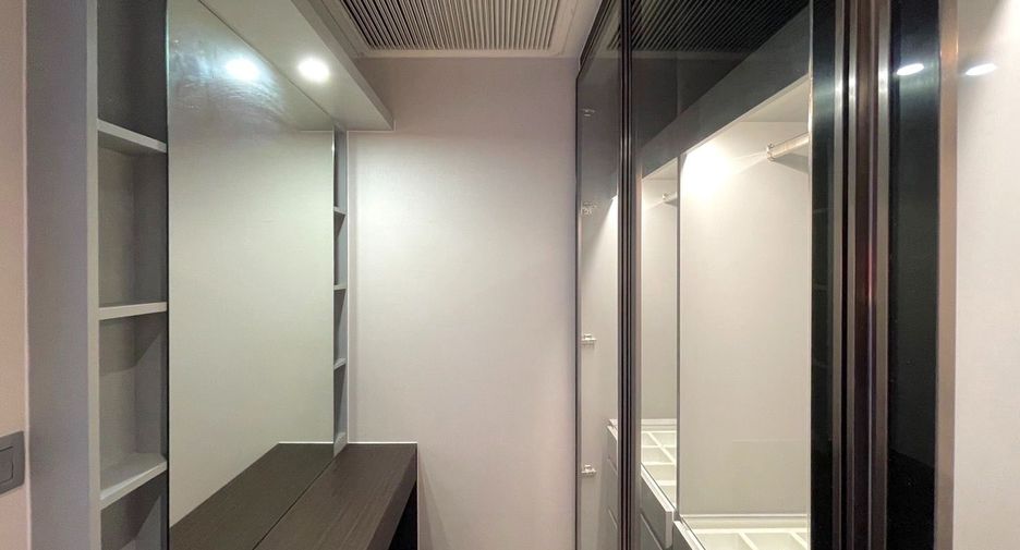 À louer et à vendre 2 chambres condo à Bang Rak, Bangkok