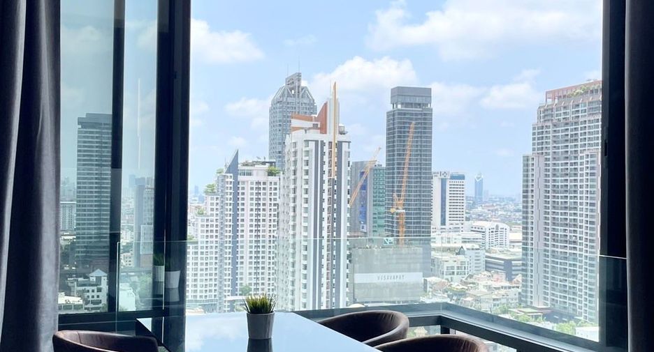 À louer et à vendre 2 chambres condo à Bang Rak, Bangkok