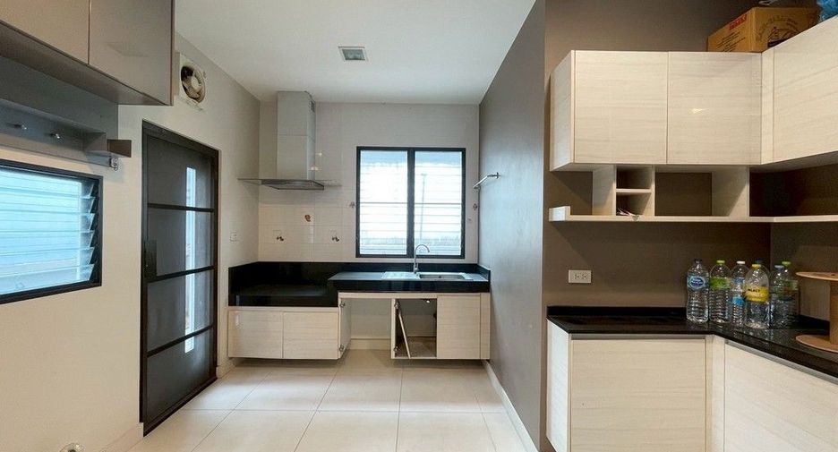 For rent 4 bedrooms house in Prawet, Bangkok